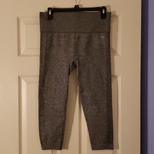 Seamless cropped leggings